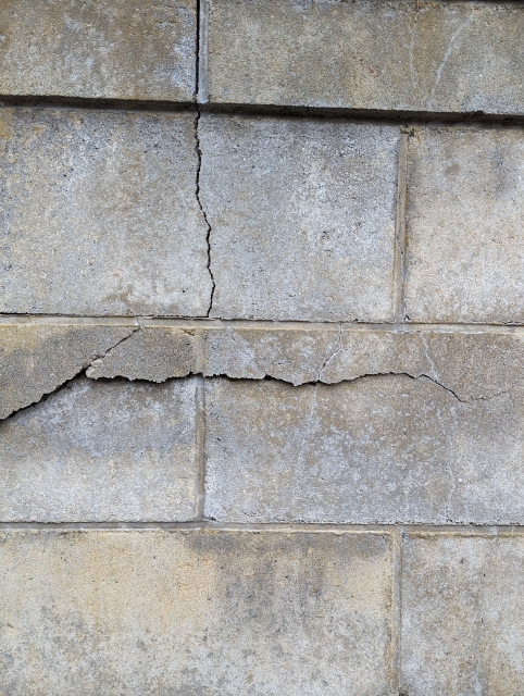 古いブロック塀の安全対策と撤去方法